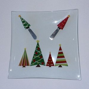 The Pampered‎ Chef Holiday Serving Plate and Set of 2 Holiday Spreaders.